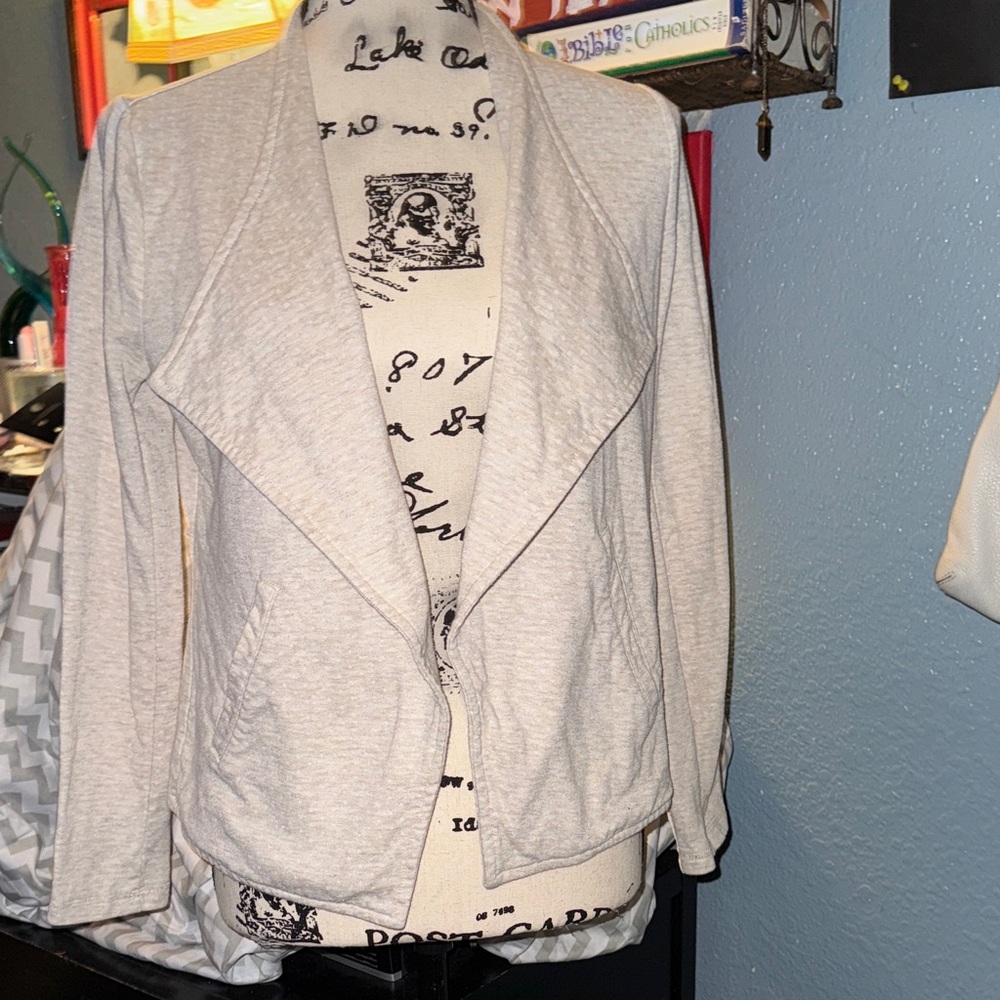 Versona CreamWomen's Cardigan